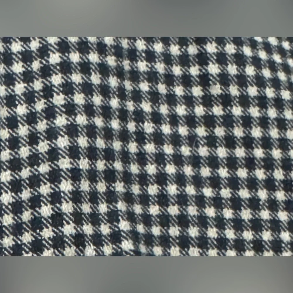 The Hanger Brand Black & Cream Ivory tan Houndstooth Cuff Shorts Medium Pleats